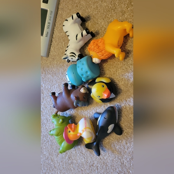 8 animal rubber bath toys - never used in water - Picture 6 of 7